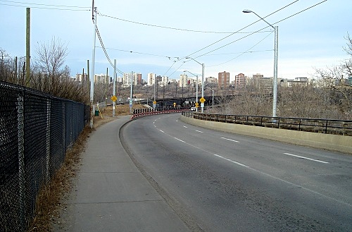 entrance to High Level Bridge (enlarge to 219 kb) 
